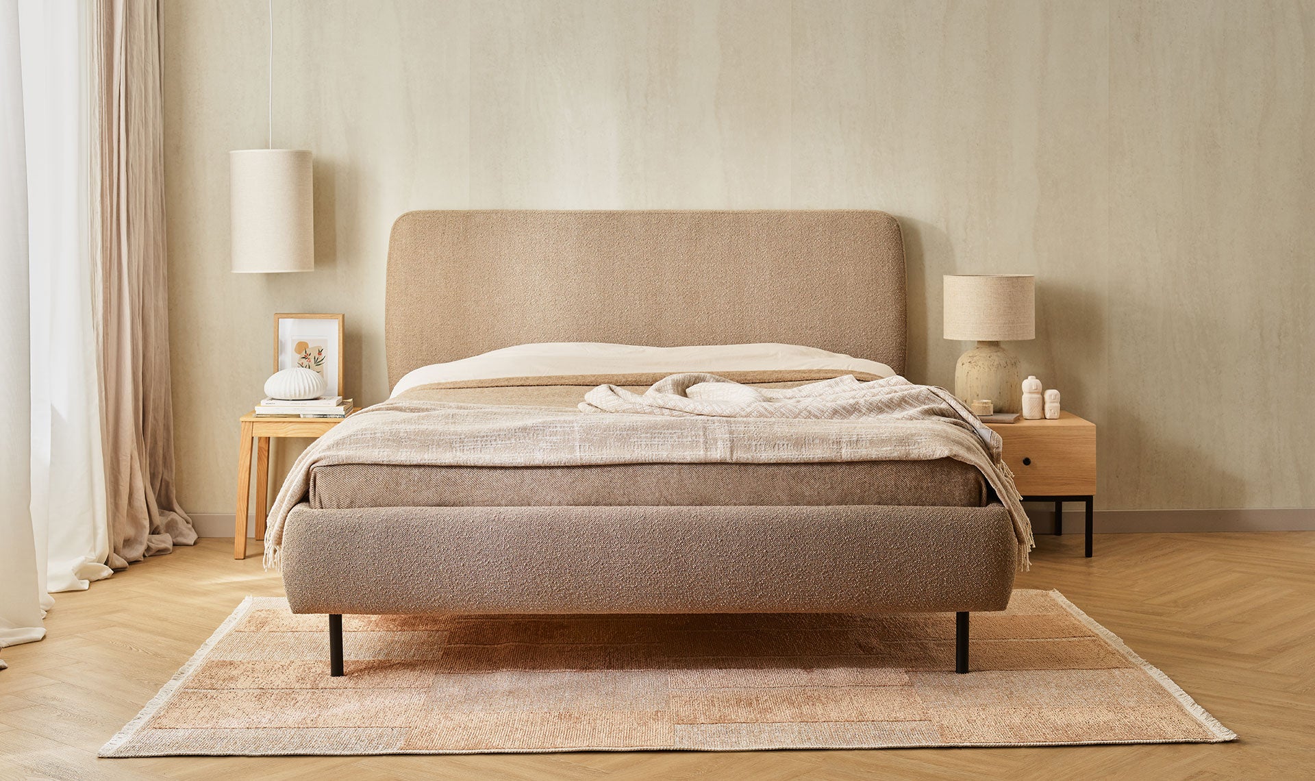 VelvetForms Calme – Eksklusiv Premium Polstret Seng 160×200 (Valgfri Stof)