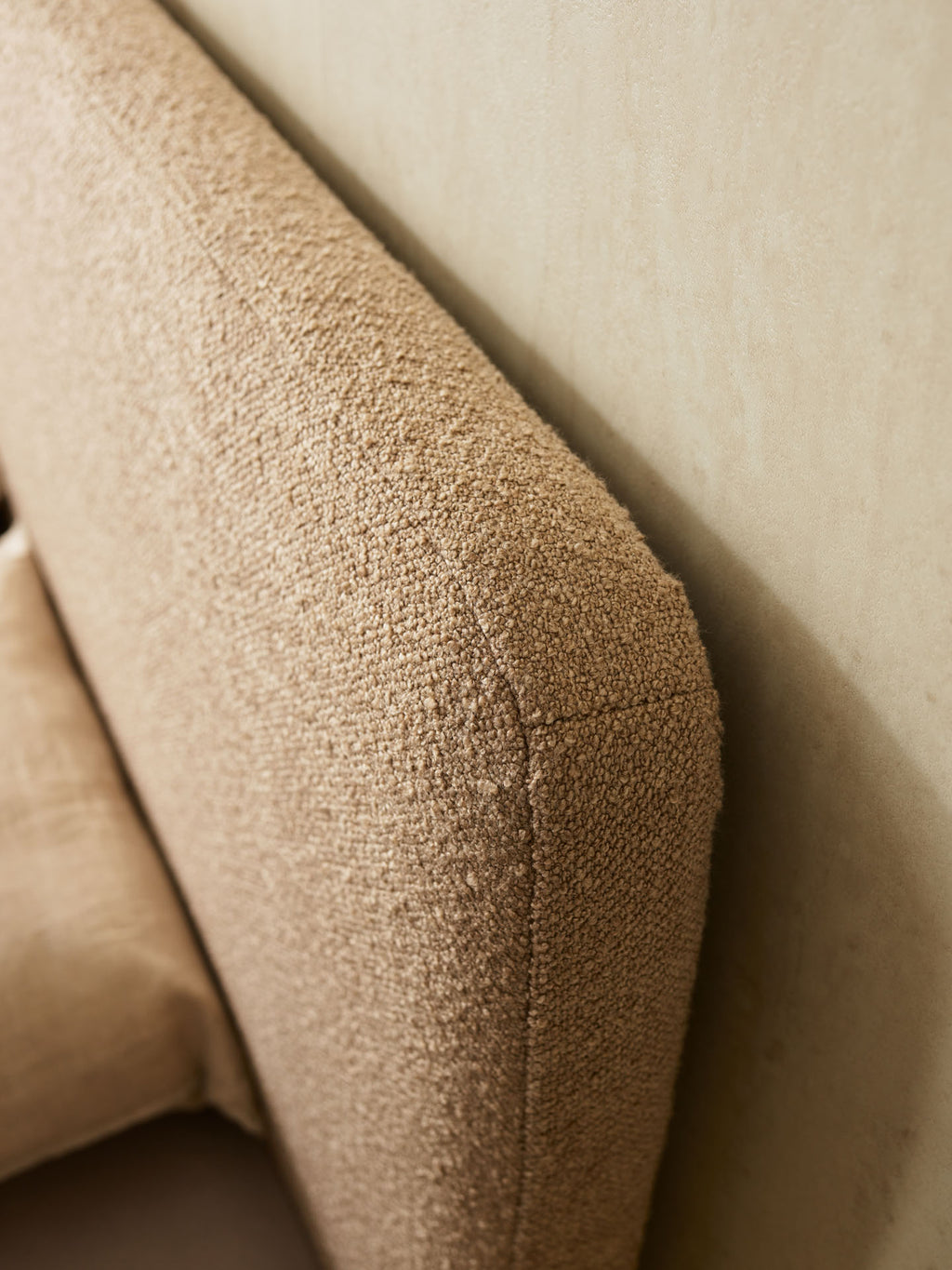 VelvetForms Calme – Eksklusiv Premium Polstret Seng 160×200 (Valgfri Stof)