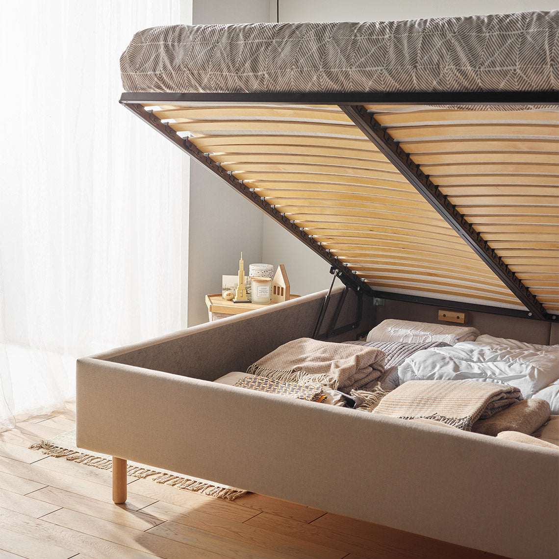 VelvetForms Harmonic – Eksklusiv Premium Polstret Seng 160×200 (Valgfri Stof & Ben)