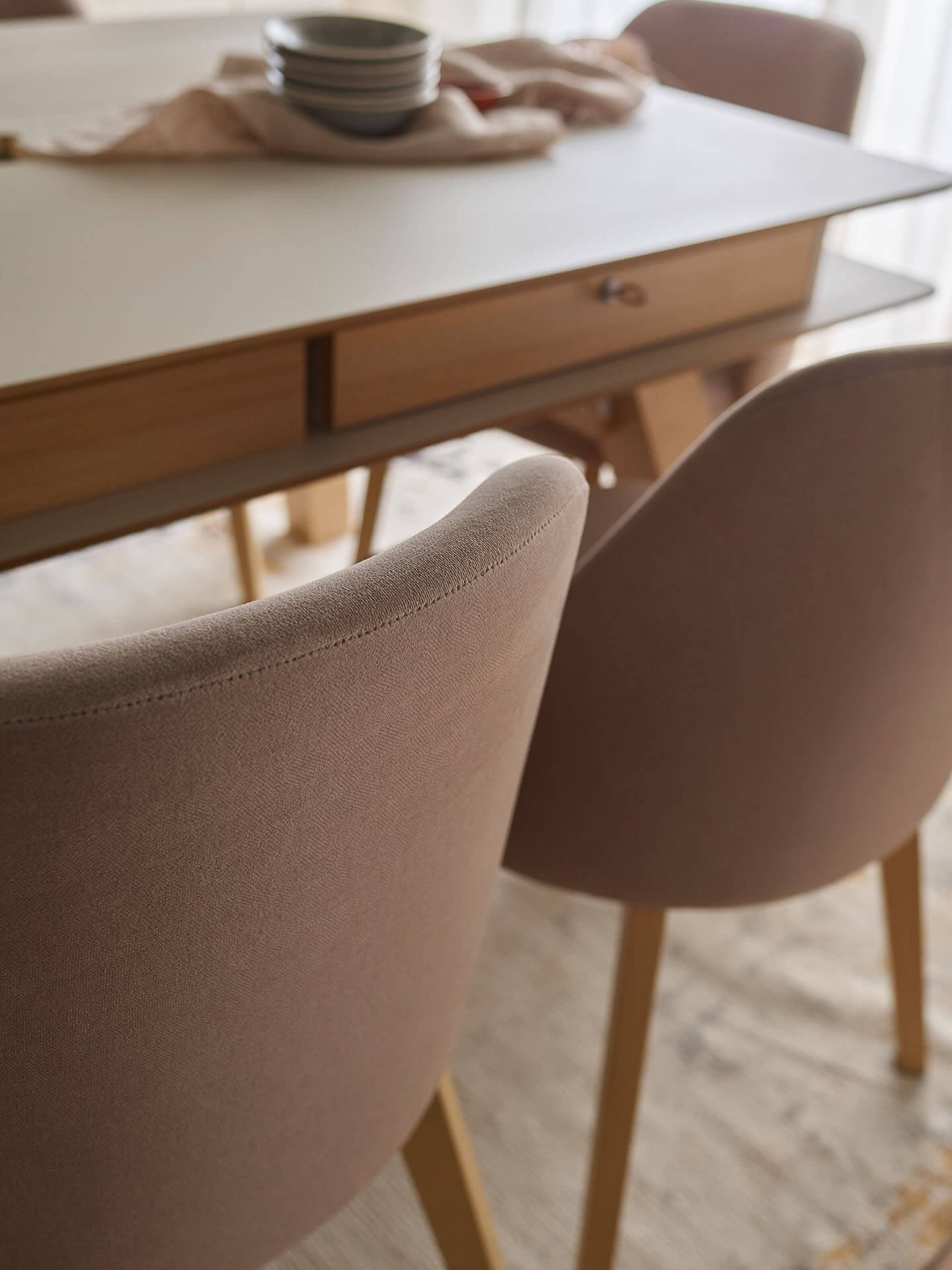 VelvetForms 4 You Fresh – Eksklusivt Premium Udtrækssbord 140×100 (Sandbeige)