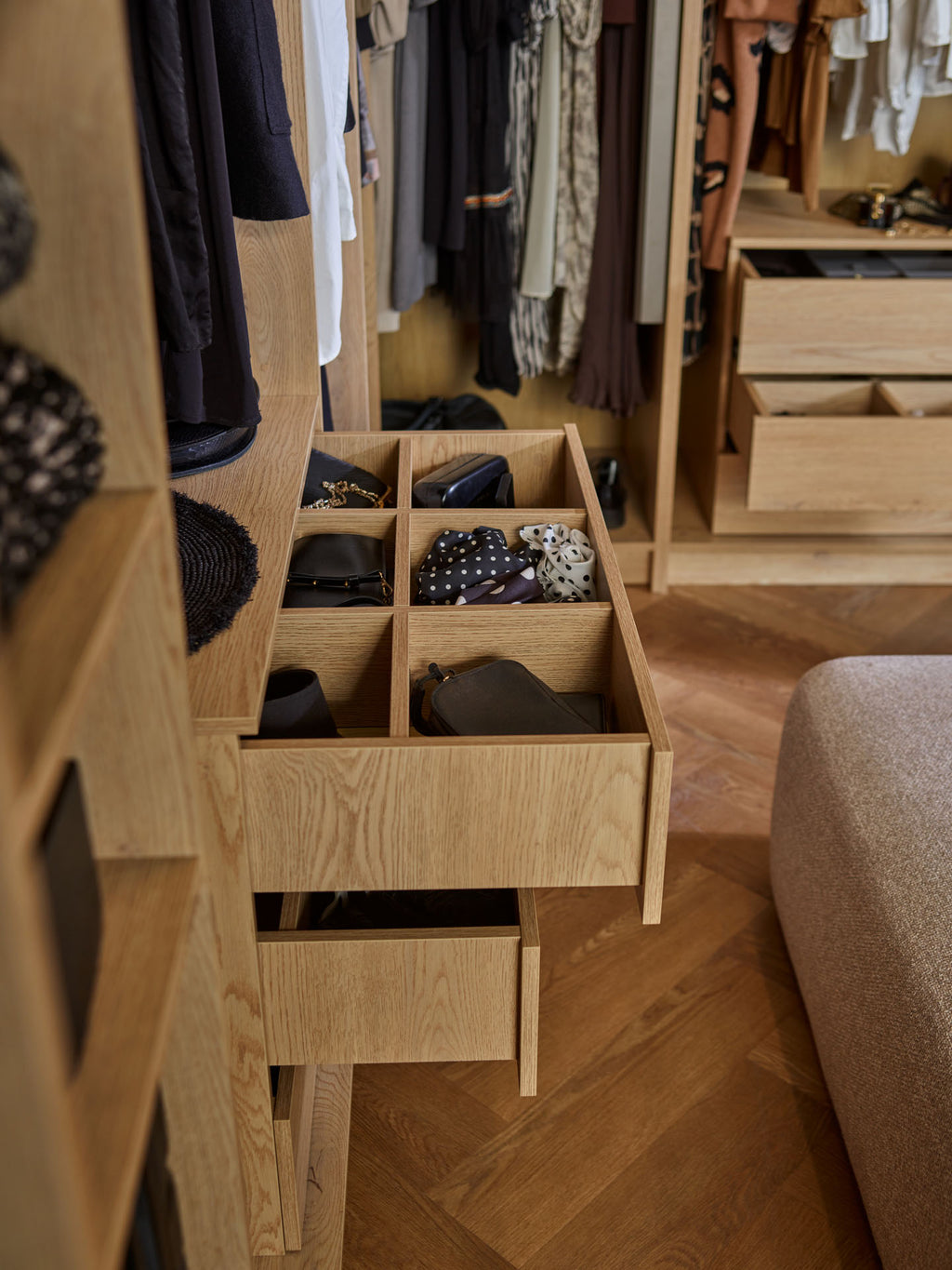 VelvetForms Stor – Åben Garderobe 160×240 (Naturlig Eg)