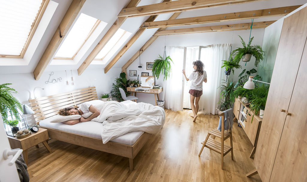 VelvetForms Nature – Sengeramme i Massivt Egetræ 140×200 med Åbent Hovedgærde (Valgfri Størrelse)
