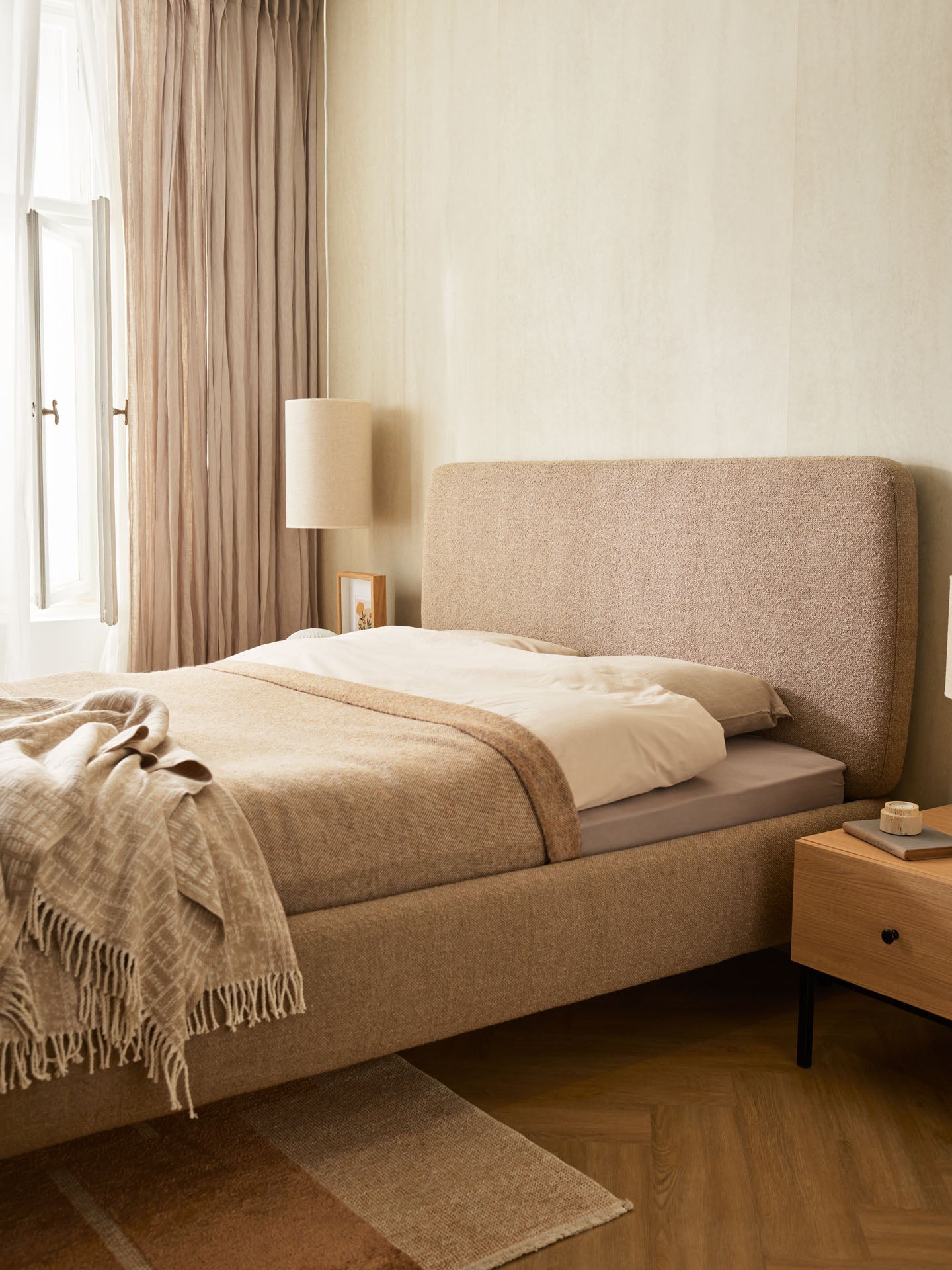 VelvetForms Calme – Eksklusiv Premium Polstret Seng 160×200 (Valgfri Stof)