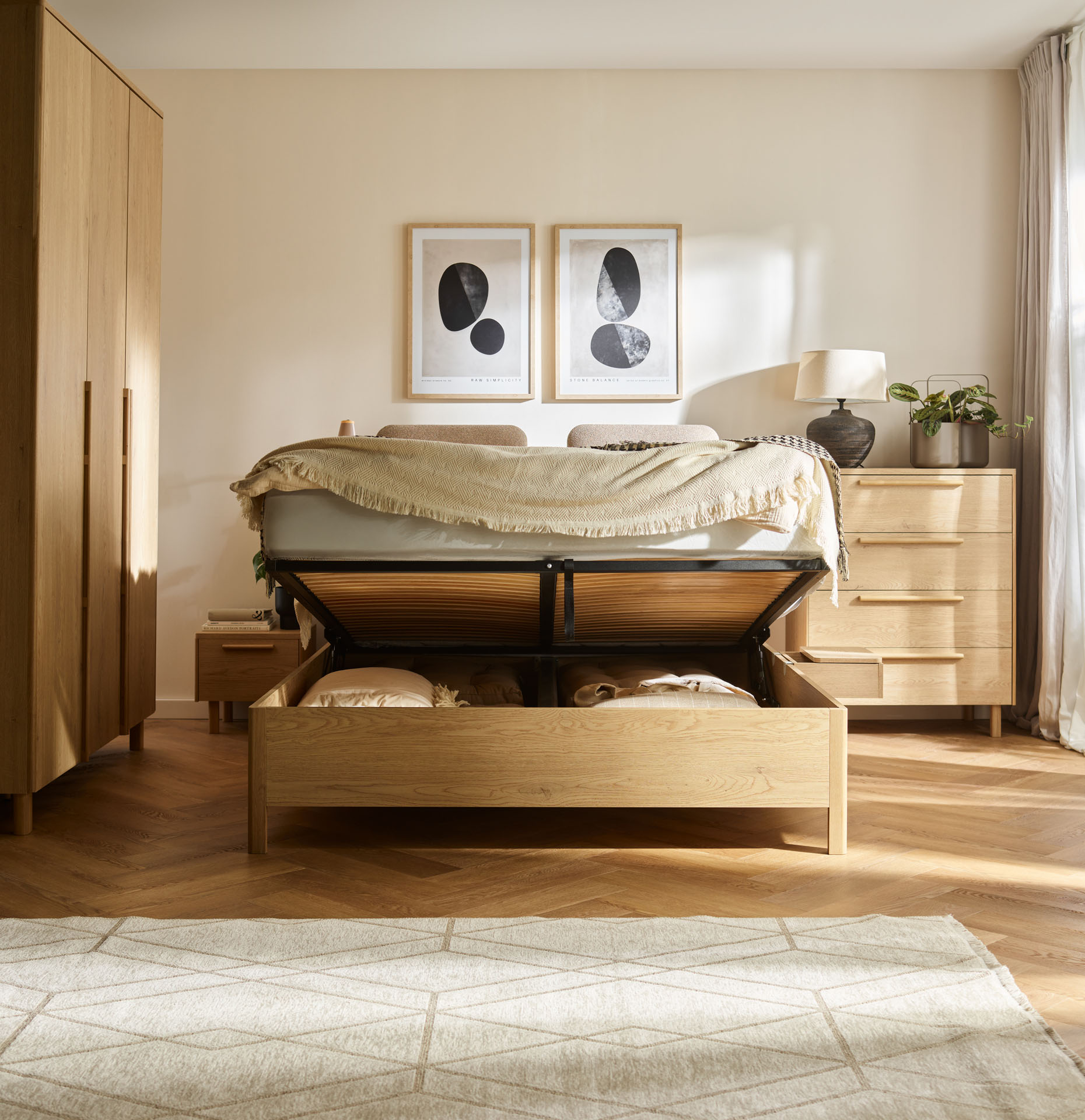 VelvetForms Well – Seng med Integreret Reol 160×200 (Naturlig Eg)